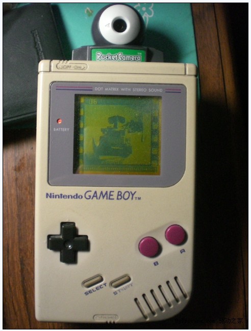 iPhone拍摄复古GameBoy 8位机黑白照片\/图