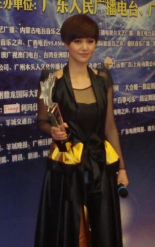 谭维维