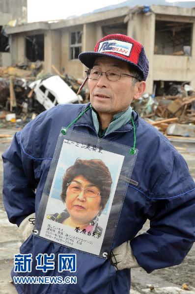 日本3·11大地震一月祭(组图)
