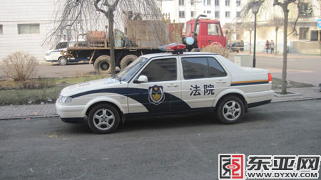 在这辆车前发生爆炸