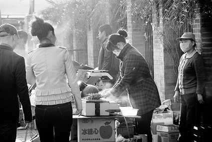 北京烧烤小摊一天最多挣4000 不在乎城管查抄