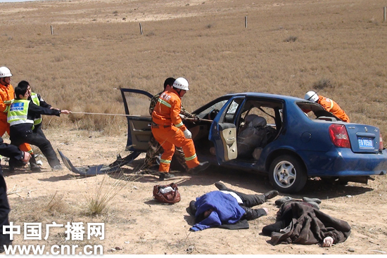 宁夏吴忠市盐池县发生1起两辆小型轿车相撞交通事故,造成4死3伤