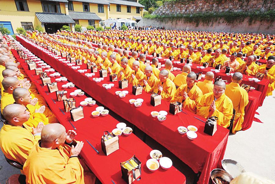 南京栖霞寺举行千僧大斋(图)