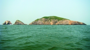 首批可申请的无居民海岛,浙江共有31处,图为浙江台州海域一处无人岛.