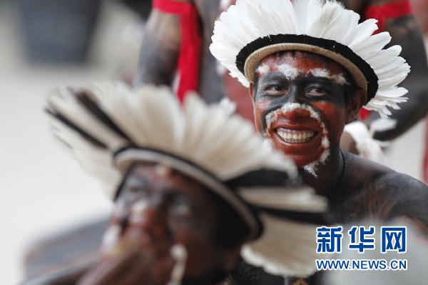 巴西庆祝印第安人日(组图)-搜狐滚动