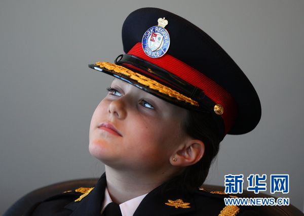 10岁女孩走马上任警察总长 坐镇多伦多警察