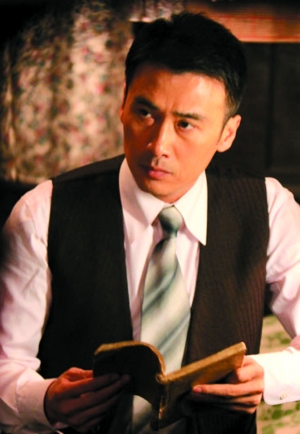 柳云龙饰演的龙飞在剧中有大量解密戏份.
