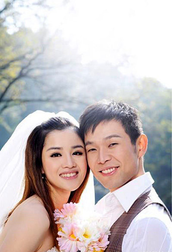 奥运冠军朱启南秀婚纱 新娘清纯靓丽笑容甜(图)