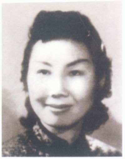 《旗袍》原型之一关露打入76号刺探情报，她是1930年肛与丁玲、张爱玲齐名的女作家