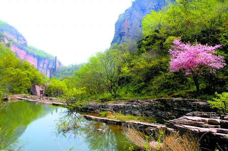 提高龙潭大峡谷景区的亲和力,美誉度和知名度,打造龙潭大峡谷文化旅游