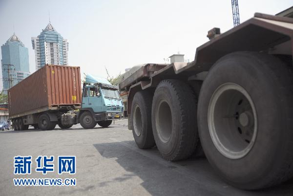 上海市调整集装箱道路运输业部分收费项目(组