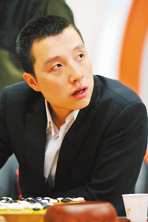媒体新闻滚动_搜狐资讯   "疯狂的石头"出错   古力妙招扭转颓势   在