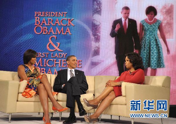 奥巴马夫妇在芝加哥参加奥普拉脱口秀(组图