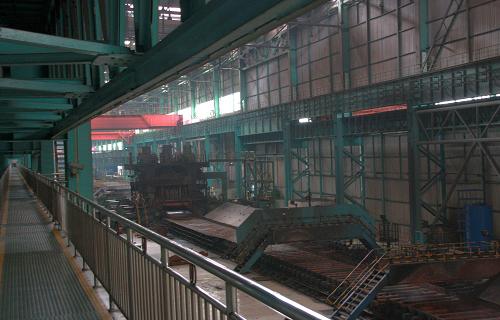 因缺电暂时停产的湖南华菱湘潭钢铁有限公司宽厚板生产车间(5月9日摄)