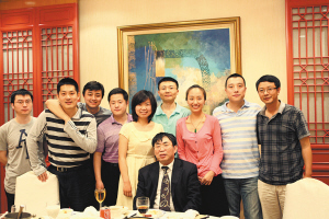 老聂和9大弟子的合影,左起:王磊,常昊,刘世振,周鹤洋,鲁佳,王煜辉