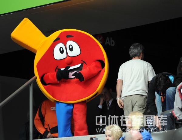 图文:世乒赛吉祥物亮相赛场 吉祥物笑脸可爱