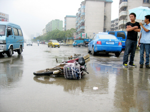 因雨天路滑发生的交通事故