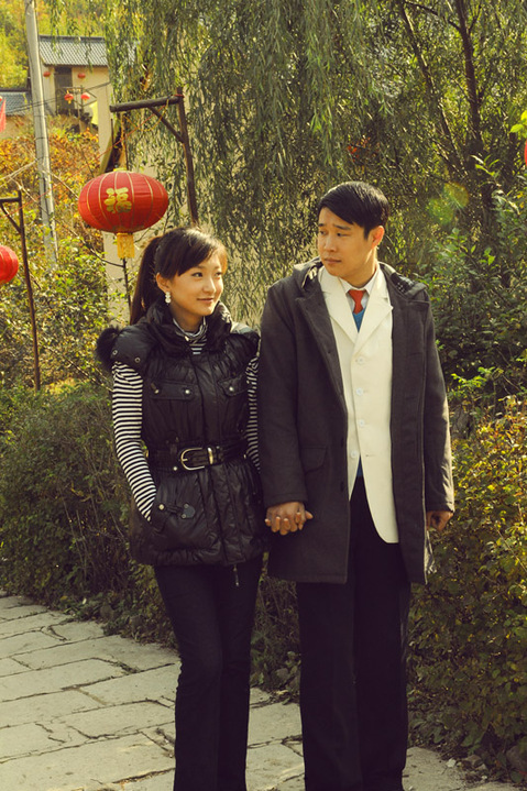 北京卫视热播的《乡村爱情交响曲》即《乡4》还差十来集才结束，但《乡4》的盗版碟已在市场上露面，还是37集的完整版。
