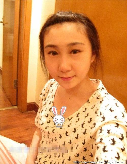 水均益18岁女儿水亦诗私房照曝光 长相酷似爸爸(组图)