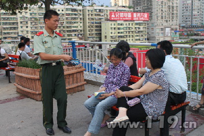 重庆市奉节县劳动人口_...工作人员为企业家们介绍投资项目 记者 蒋雨龙 摄