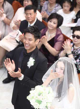 中新网5月20日电 范玮琪黑人婚礼风光又轰动,但两人却忘了台湾规定
