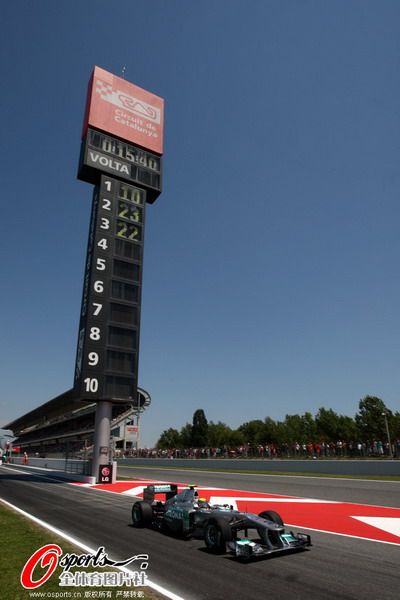 图文:F1西班牙站排位赛 罗斯伯格驶上赛道