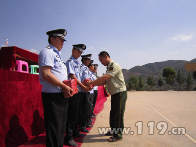 新闻滚动_搜狐资讯    5月19日下午,贵州省赫章县消防部门联合朱明乡