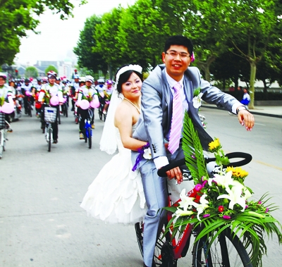 单车婚纱_共享单车图片(3)