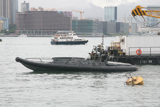 香港水警快艇在分御码头待命.人民网记者李海元摄