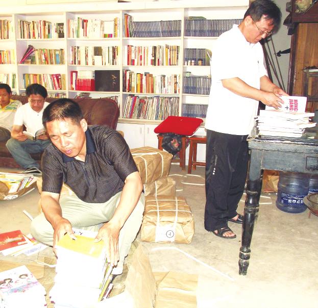 邵阳县文化局 、新华书店工作人员在九公桥镇
