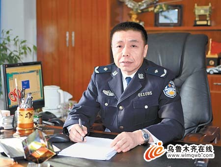 乌鲁木齐市公安局交警支队支队长邵喜国接受本报记者专访.