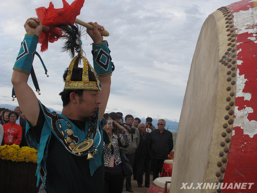 清朝乾隆皇帝从东北盛京(今沈阳)等地调派千名锡伯族军人,连同他们的