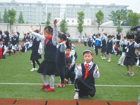 成都中小学流行排舞 取代传统广播体操(图)