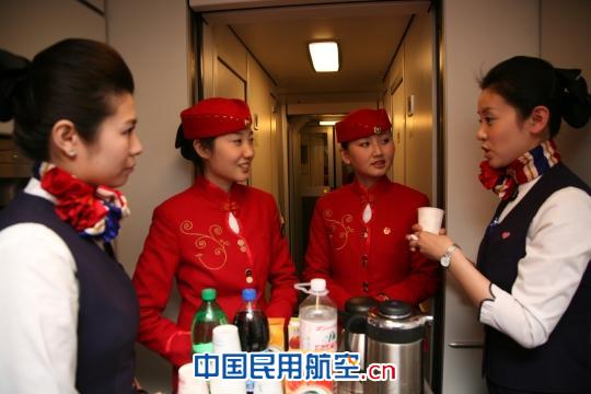 京沪高铁培训309名乘务员 将提供航班级服务(