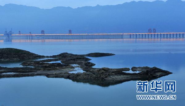 传三峡蓄水诱发长江大旱 有关方面直面公众质