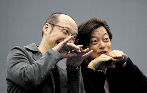 莫华伦(右)