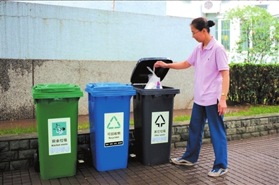 北京拟要求居民缴垃圾处理费 乱扔垃圾可罚两