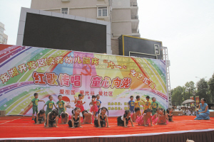 武汉某社区庆六一文艺汇演 组织儿童唱红歌(图