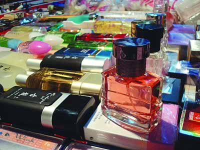 台曝化妆品含塑化剂 记者调查南京市场(图)