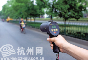 杭州实测34辆电动车30辆超速 事故多发生在路