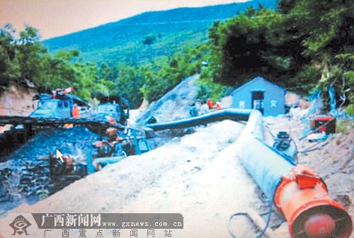 贵州一煤矿发生透水事故8人被困 3人为南丹人(图)
