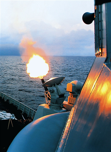 南海舰队舰艇深海怒吼开炮展开反导、攻潜演练