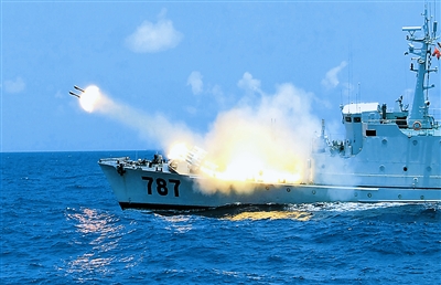 南海舰队舰艇深海怒吼开炮展开反导、攻潜演练