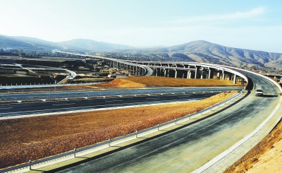 天定高速公路建设施工略影(组图)