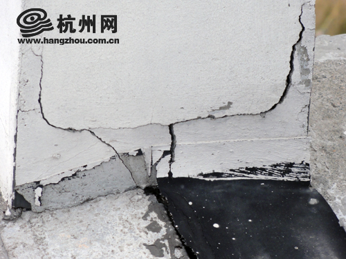 新昌县:三栋新房变危房(组图)
