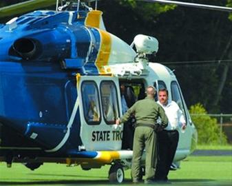 新泽西州州长克里斯蒂前乘坐公务用直升机前往儿子学校观看比赛