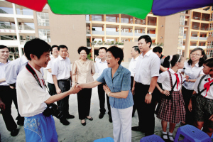 市委副书记,政法委书记王穗明(前左二)在新区领导田夫,张恒春,叶健德