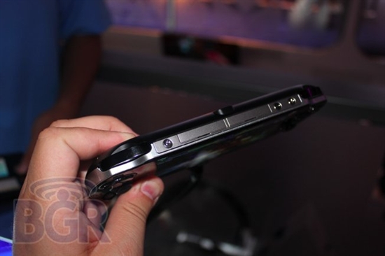 索尼新掌机PlayStation Vita真机试玩图赏-搜狐