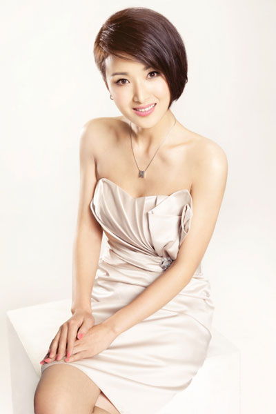 内地实力女星黄曼在剧中出演女知青张洁一角,剧中平时大大咧咧遇事却