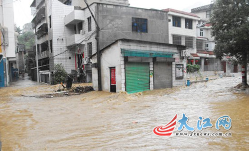 洪水致江西修水1152间房屋倒塌 已有28万人受